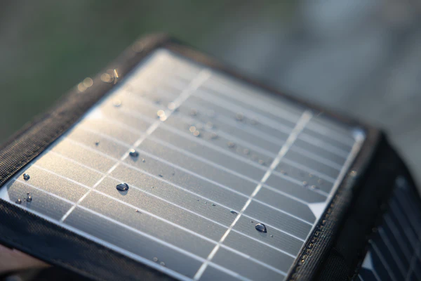 VinnicSOCOMPAmini14WattmobilundwasserfestesSolarLadepanel Vinnic Solar Panel SP-14W (Panel Diellor Portativ 14W)